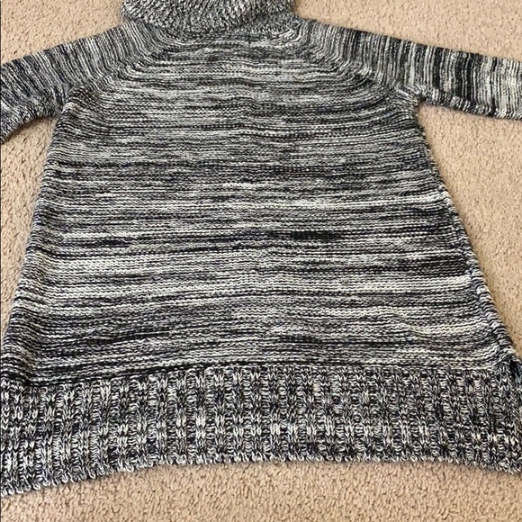 🌟 Cynthia Rowley Sweater - Picture 6 of 6